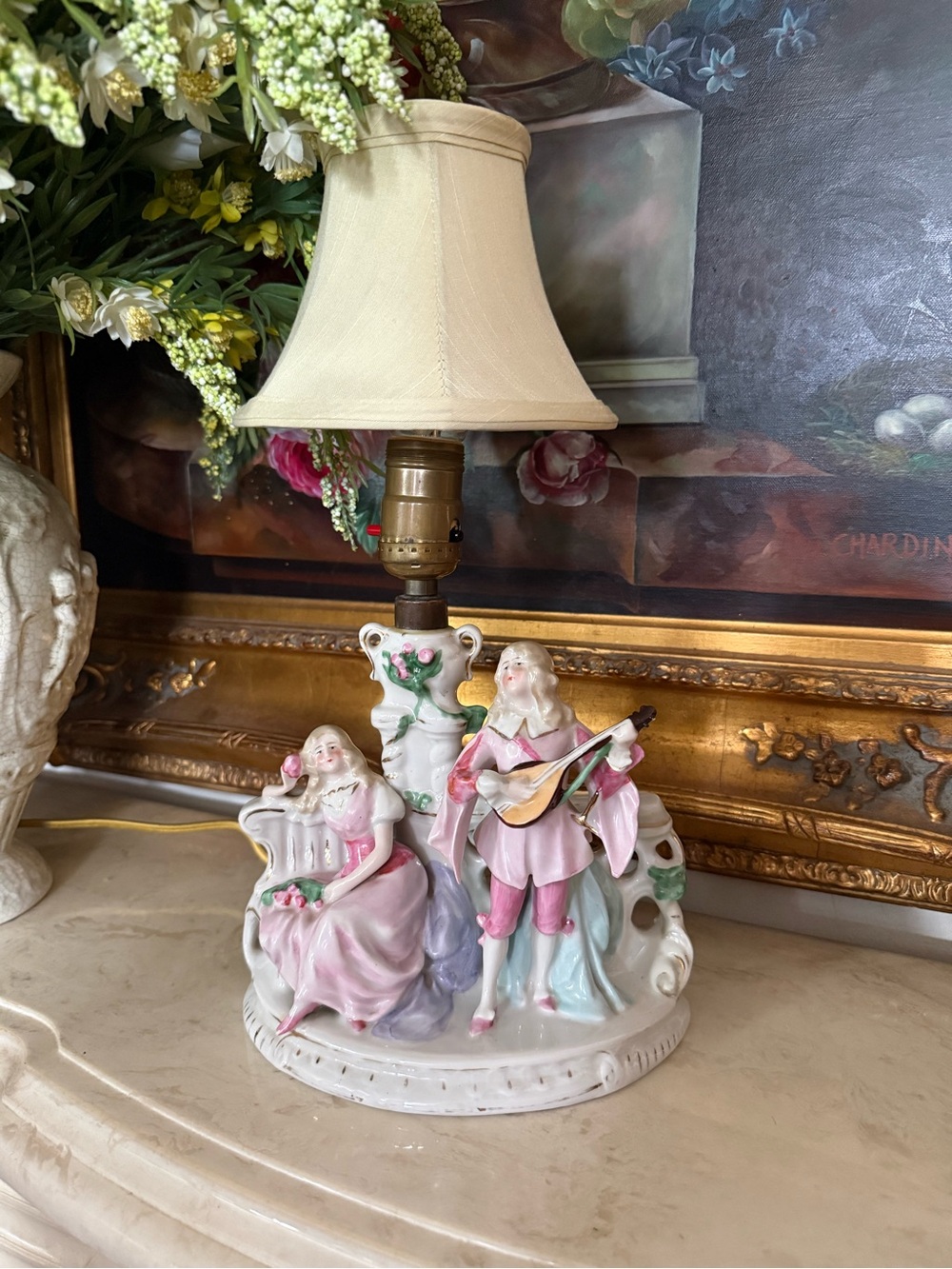 Porcelain Romantic Couple Table Lamp